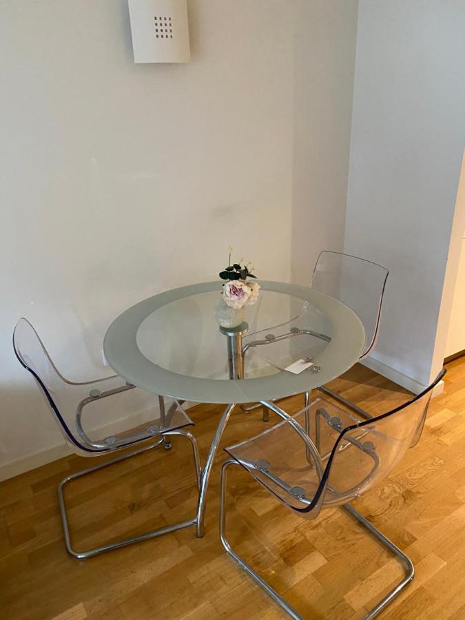 London Luxury 1 Bedroom Apartment Minutes Walk From Canary Wharf Bagian luar foto